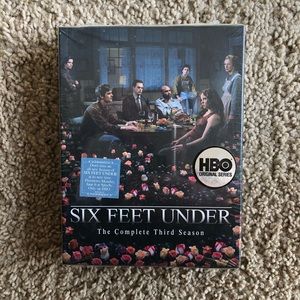 Six feet under . The complete third season